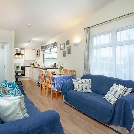 Sunnydaze-Detached Chalet With 2 Bedrooms And 2 Bathrooms And Private Parking Outside Door Dartmouth Ngoại thất bức ảnh