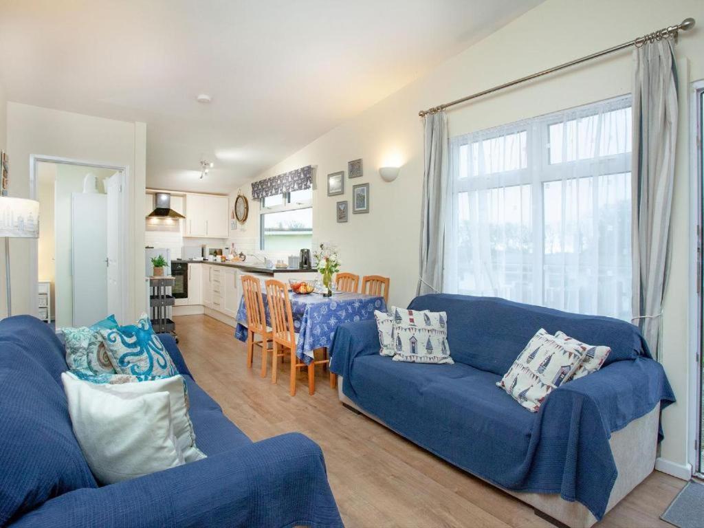 Sunnydaze-Detached Chalet With 2 Bedrooms And 2 Bathrooms And Private Parking Outside Door Dartmouth Ngoại thất bức ảnh