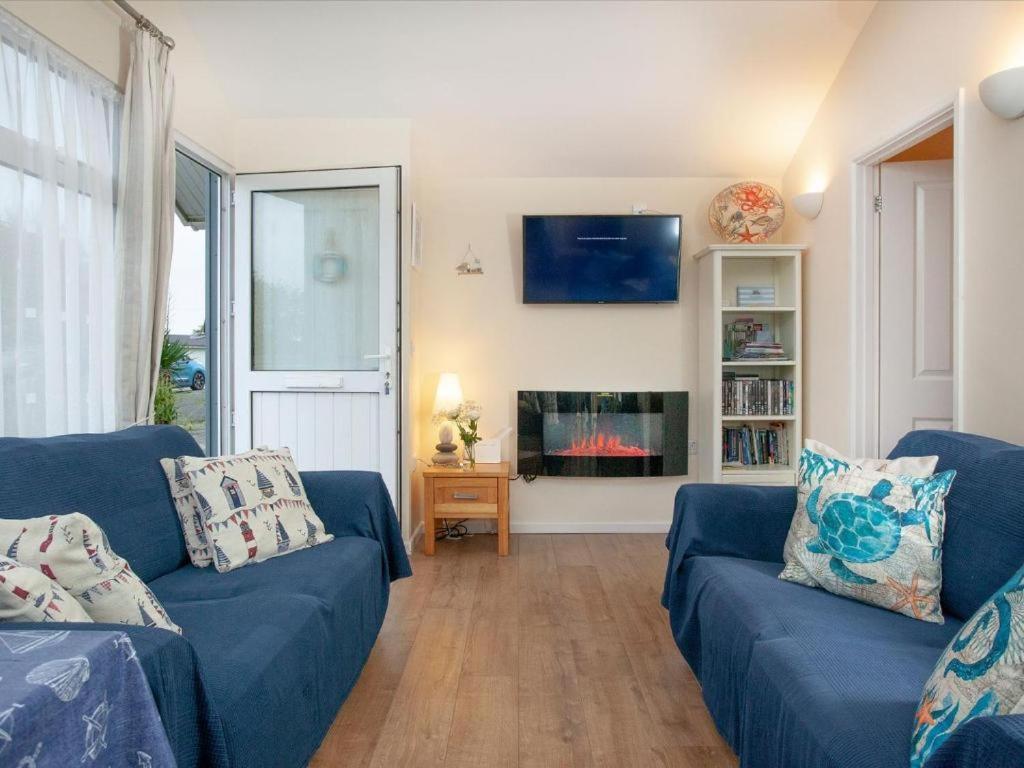 Sunnydaze-Detached Chalet With 2 Bedrooms And 2 Bathrooms And Private Parking Outside Door Dartmouth Ngoại thất bức ảnh