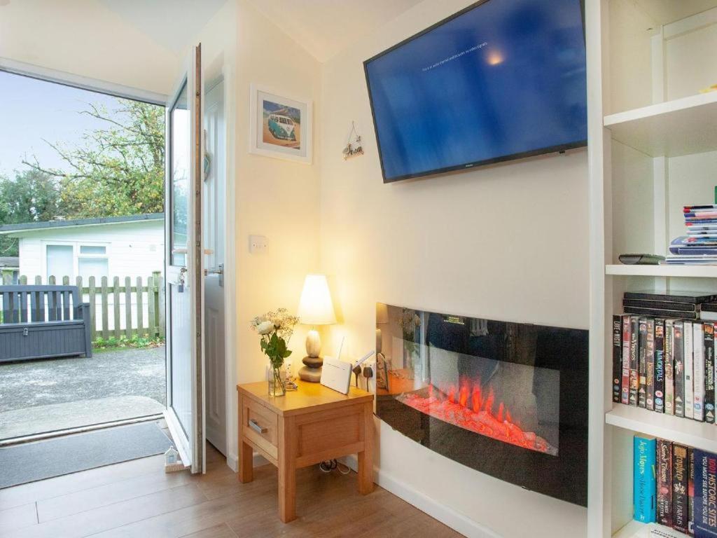 Sunnydaze-Detached Chalet With 2 Bedrooms And 2 Bathrooms And Private Parking Outside Door Dartmouth Ngoại thất bức ảnh