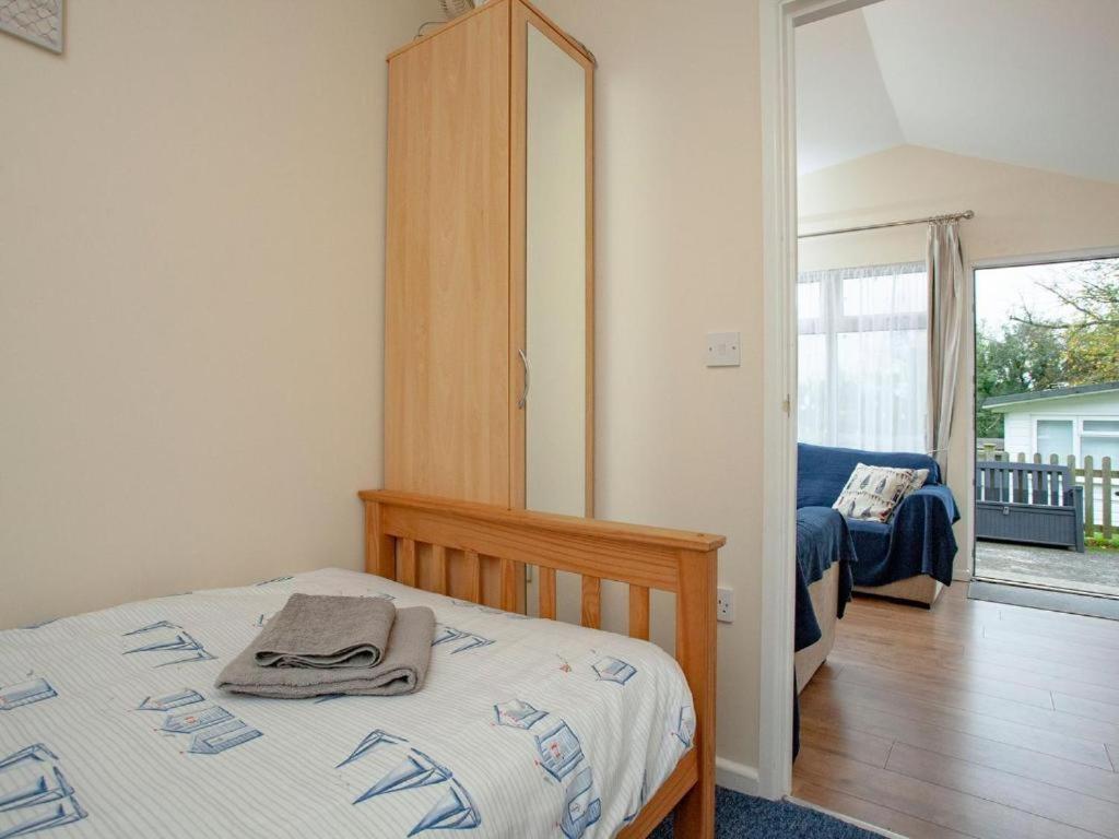 Sunnydaze-Detached Chalet With 2 Bedrooms And 2 Bathrooms And Private Parking Outside Door Dartmouth Ngoại thất bức ảnh